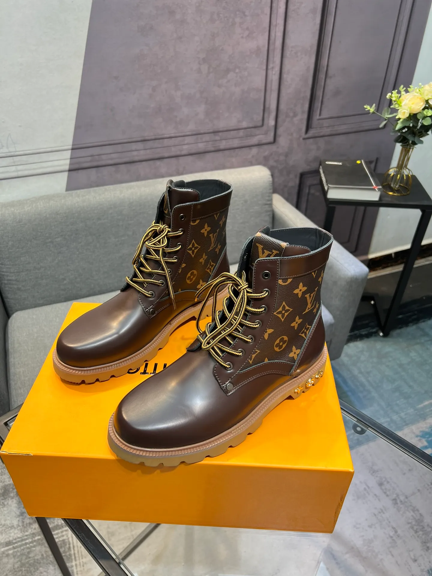 Men's shoes 💰920 L Home - the latest LV men's business casual boots, luxury and nobility are a must. They are all made of imported original first-layer cowhide, just to create a more comfortable wearing experience. ➕Top imported water-dyed full cow lining, original high wear-resistant outsole! 👏👏 Size: Male 39-44; (38 45 46 customized)